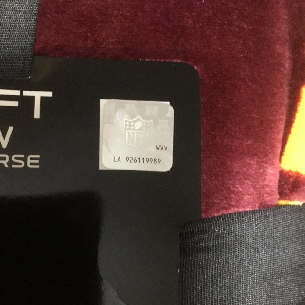 NFL Washington Commanders Super Soft Plush Throw (60 in x 70 in) NEW! - Picture 6 of 8